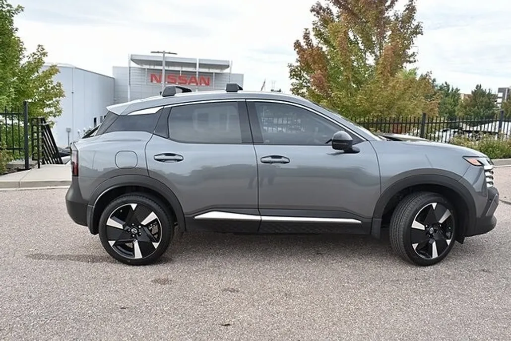 2026 Nissan Kicks SR photo 1