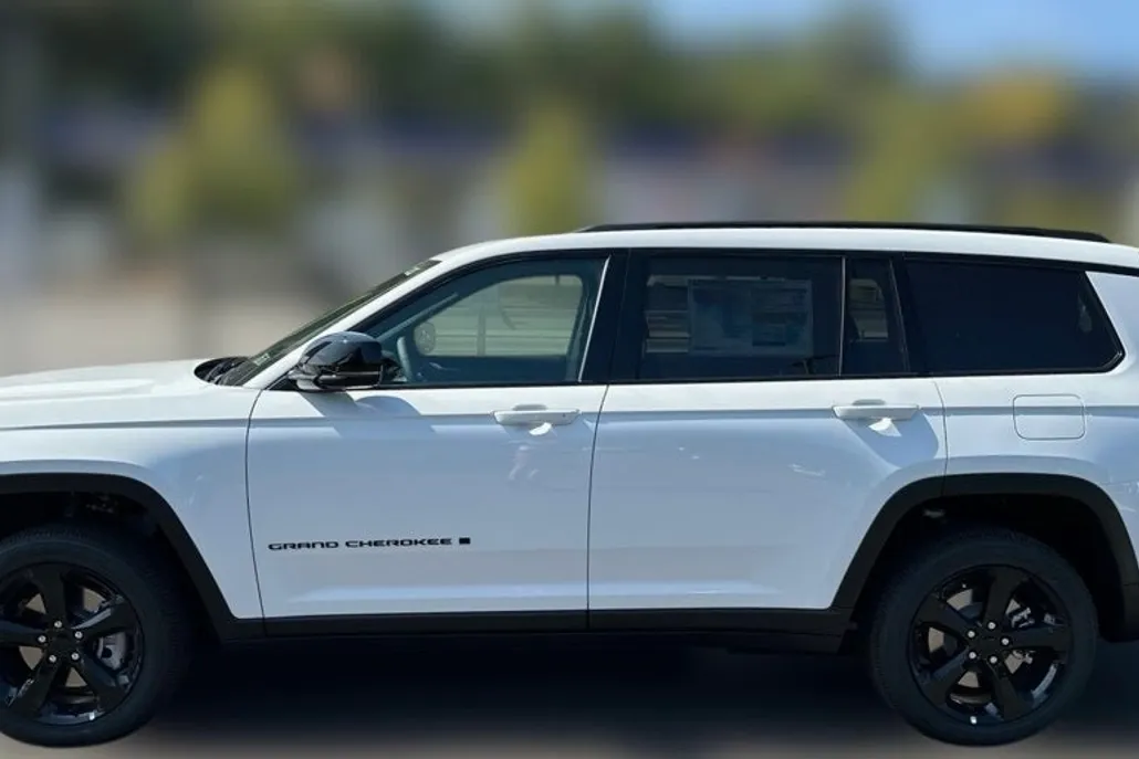 2025 Jeep Grand Cherokee Altitude X photo 1