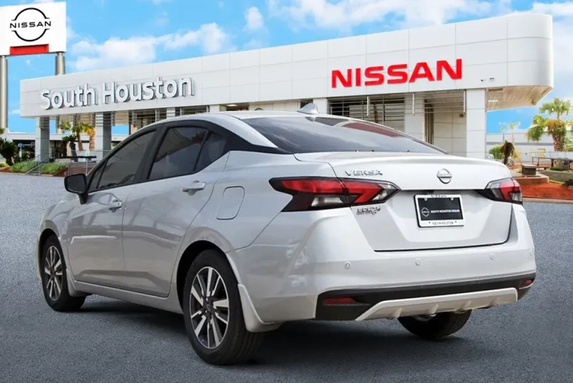 2025 Nissan Versa 1.6 SV photo 1