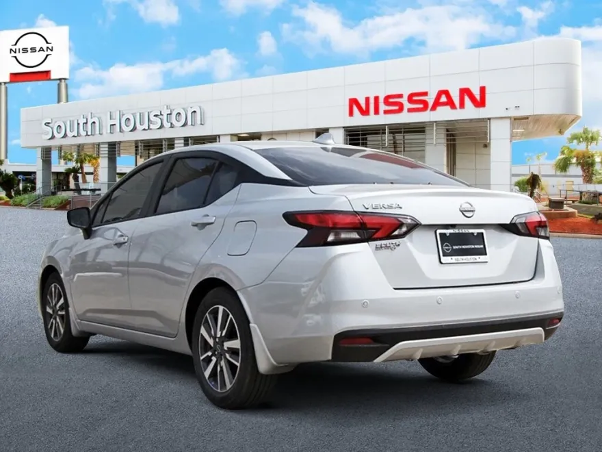 2025 Nissan Versa 1.6 SV photo 1