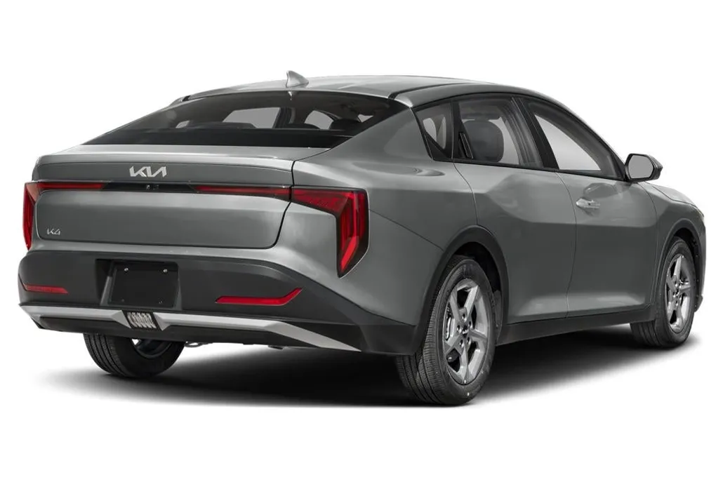 2025 Kia K4 LXS photo 1