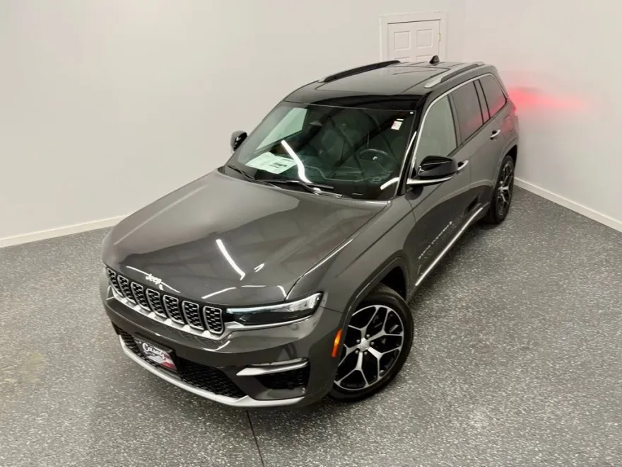 2022 Jeep Grand Cherokee Summit photo 1