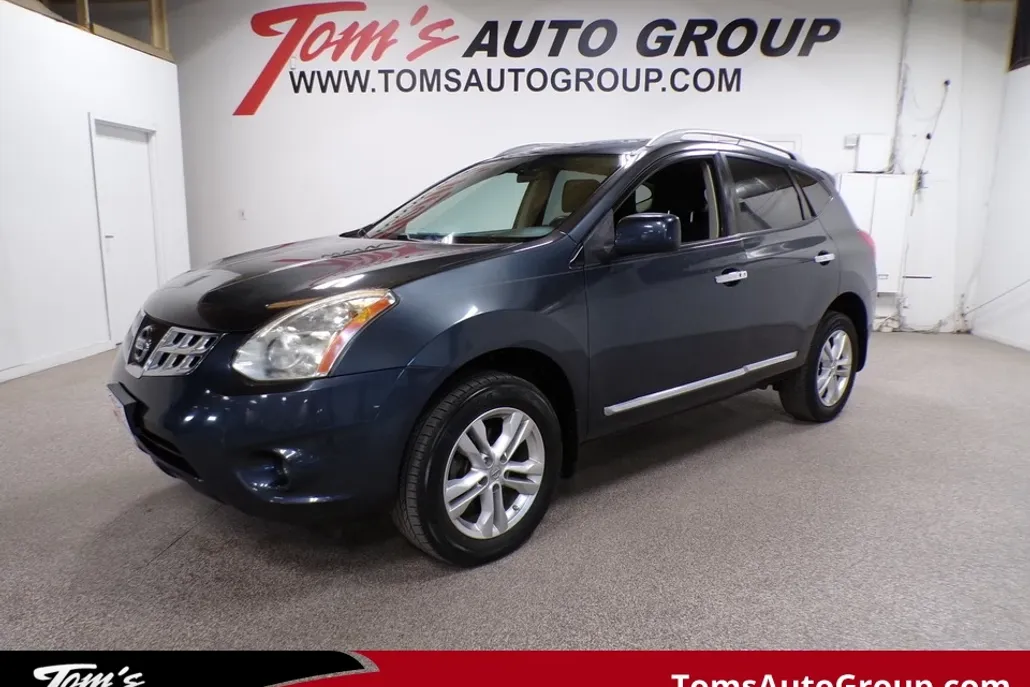 2013 Nissan Rogue SV photo 1
