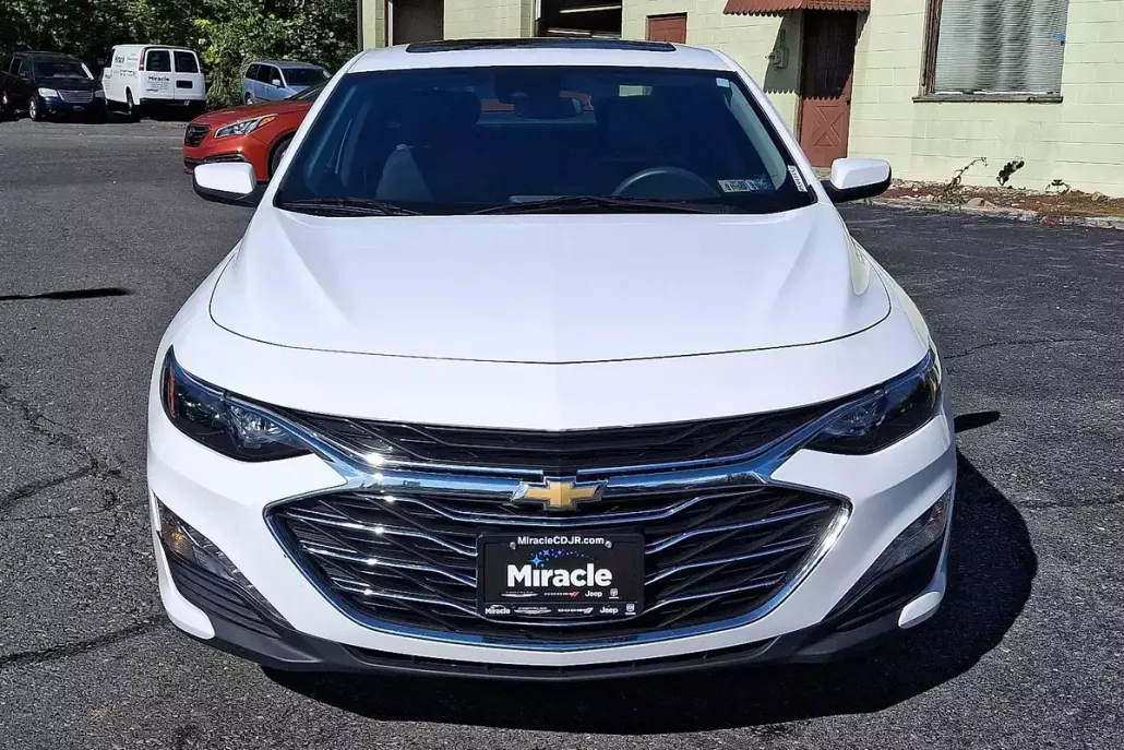 2024 Chevrolet Malibu 1LT photo 1