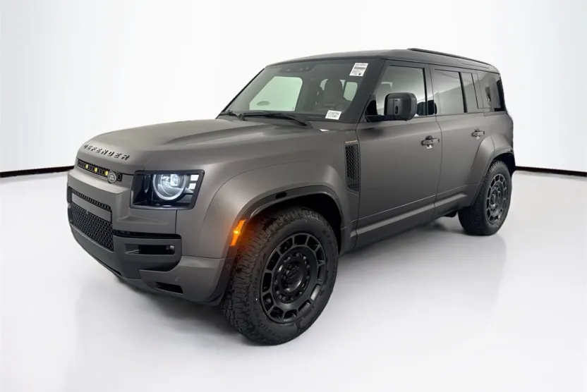 2026 Land Rover Defender 110 photo 1