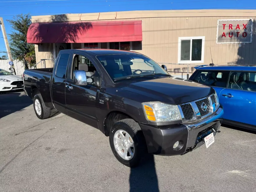 2004 Nissan Titan King Cab SE photo 1