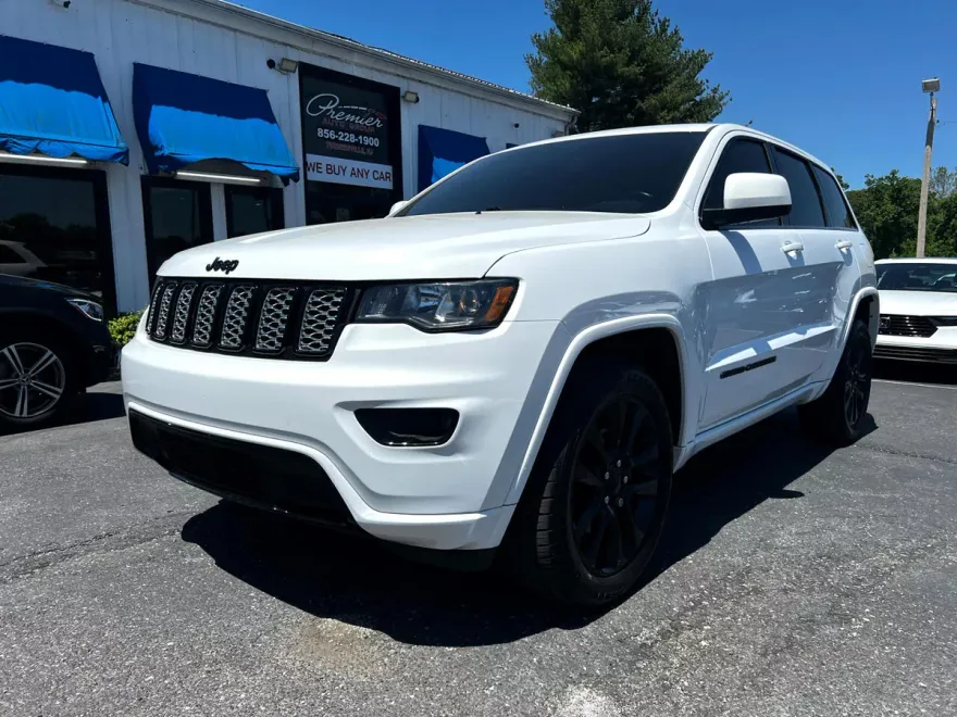 2020 Jeep Grand Cherokee Laredo photo 1