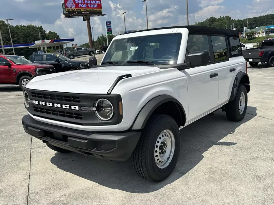 2025 Ford Bronco Base photo 1