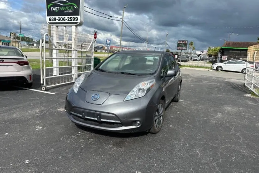 2017 Nissan Leaf S photo 1