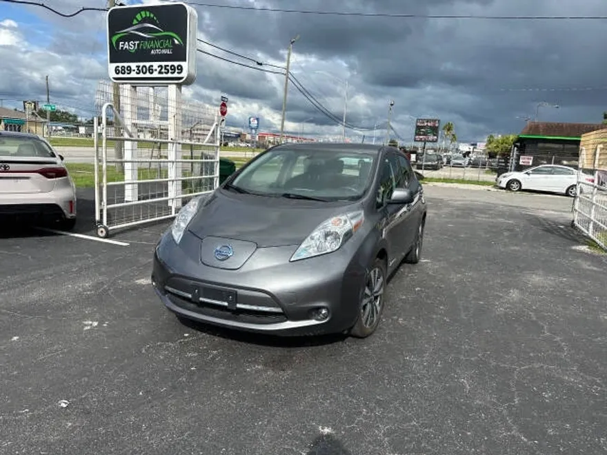 2017 Nissan Leaf S photo 1