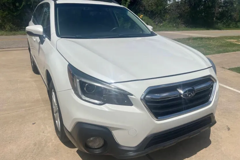 2019 Subaru Outback 2.5i Premium photo 1