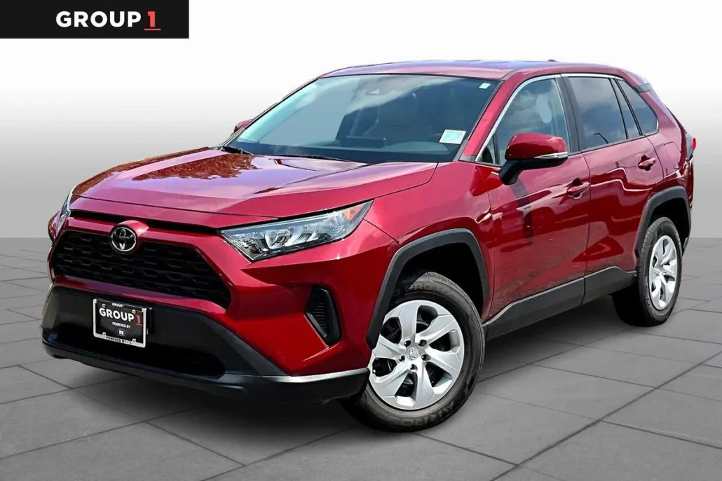 2022 Toyota RAV4 LE photo 1