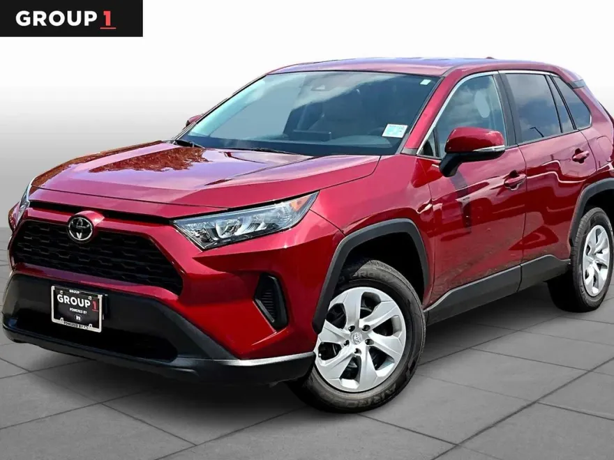 2022 Toyota RAV4 LE photo 1