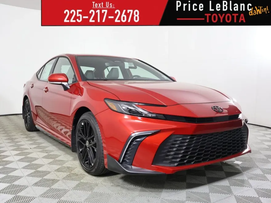2026 Toyota Camry SE photo 1