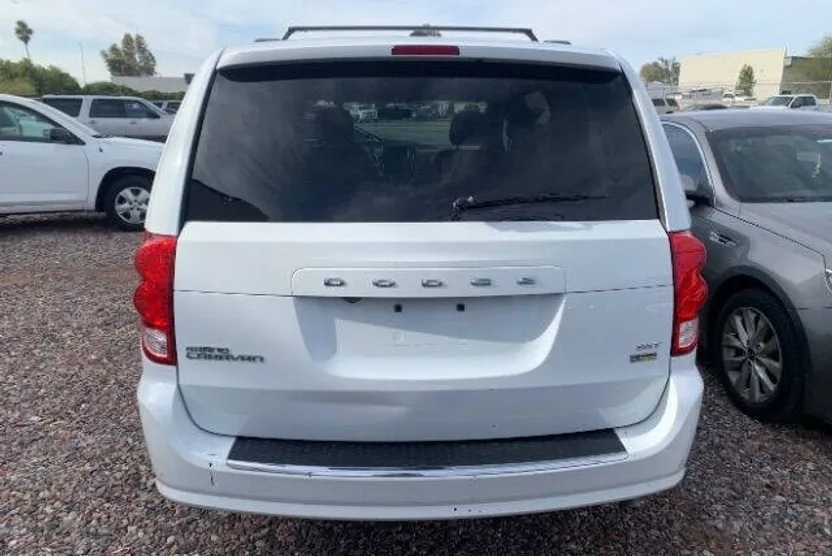 2018 Dodge Grand Caravan SXT photo 1