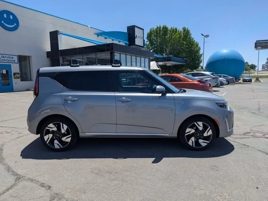 2023 Kia Soul GT-Line photo 1