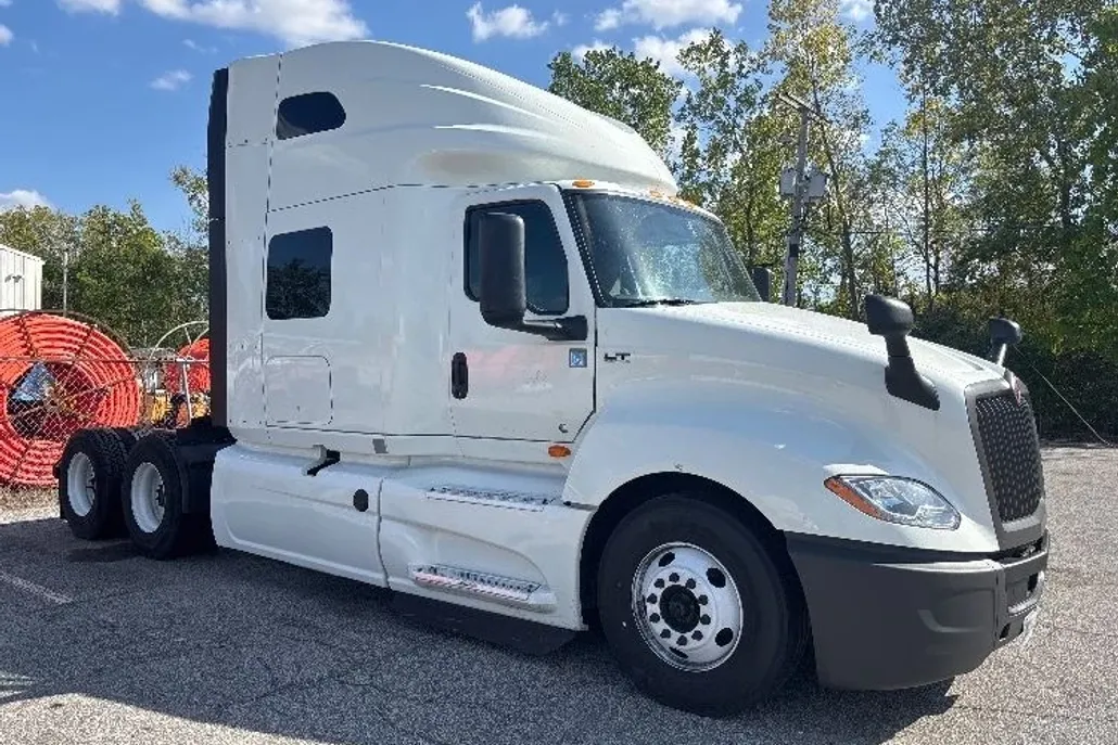 2022 International LT625 LT photo 1