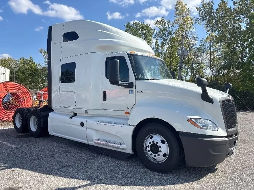 2022 International LT625 LT photo 1