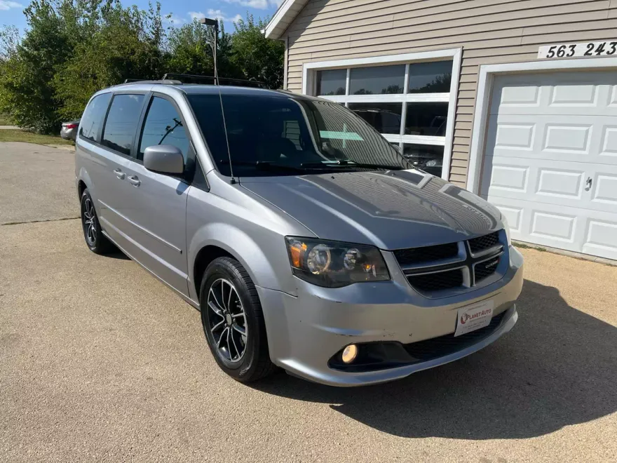 2016 Dodge Grand Caravan R/T photo 1
