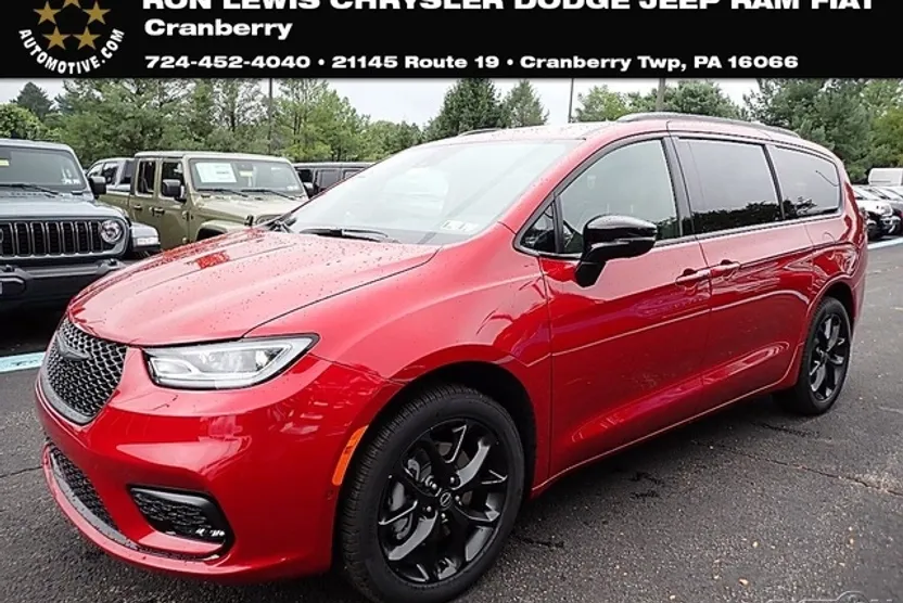 2026 Chrysler Pacifica Limited photo 1
