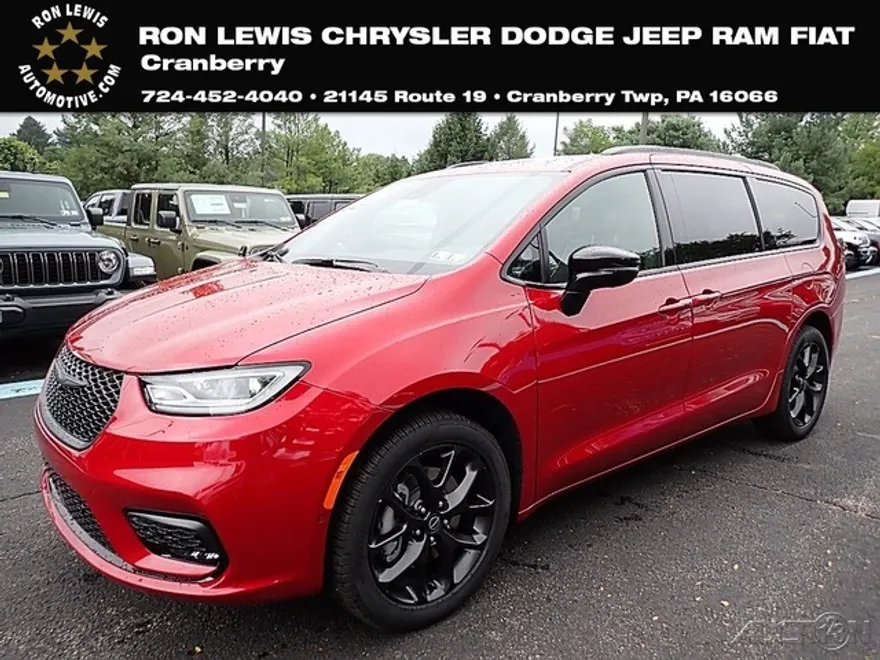 2026 Chrysler Pacifica Limited photo 1
