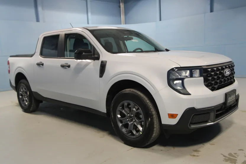 2025 Ford Maverick XLT photo 1