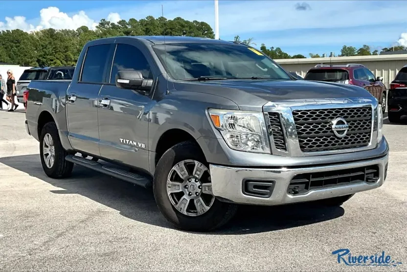 2018 Nissan Titan SV photo 1