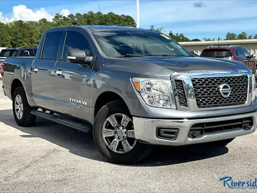 2018 Nissan Titan SV photo 1