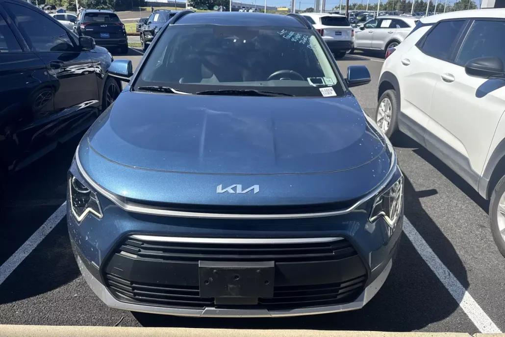 2023 Kia Niro EX photo 1