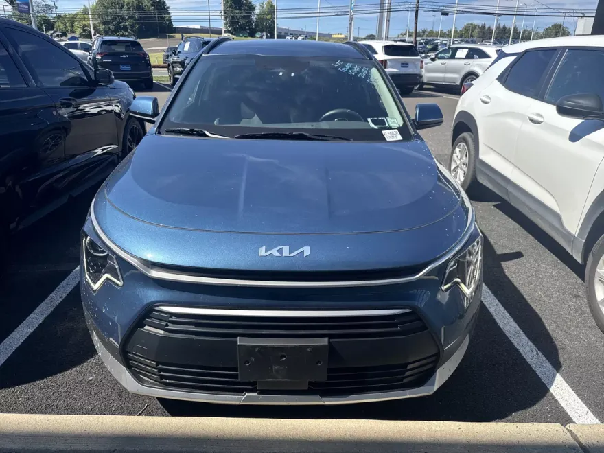 2023 Kia Niro EX photo 1