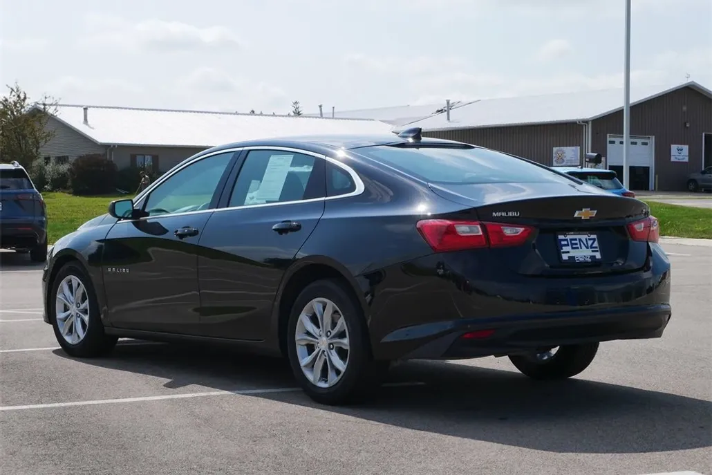 2025 Chevrolet Malibu 1LT photo 1