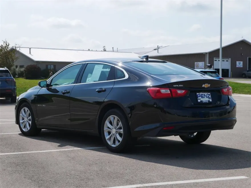 2025 Chevrolet Malibu 1LT photo 1