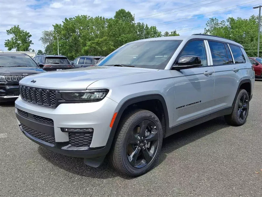 2025 Jeep Grand Cherokee Limited photo 1
