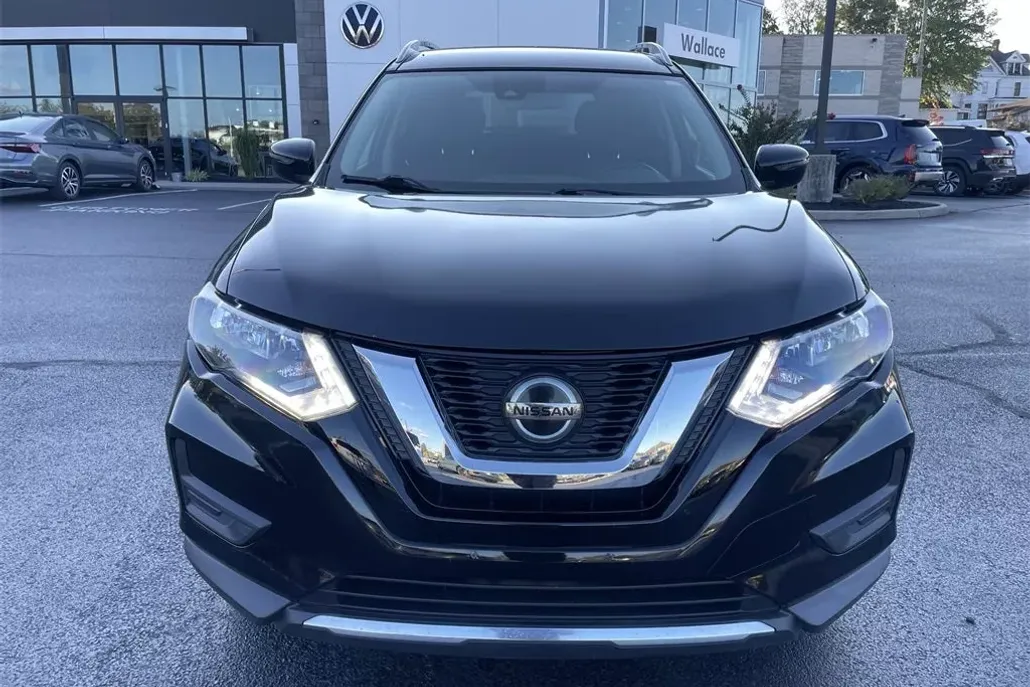 2020 Nissan Rogue SV photo 1