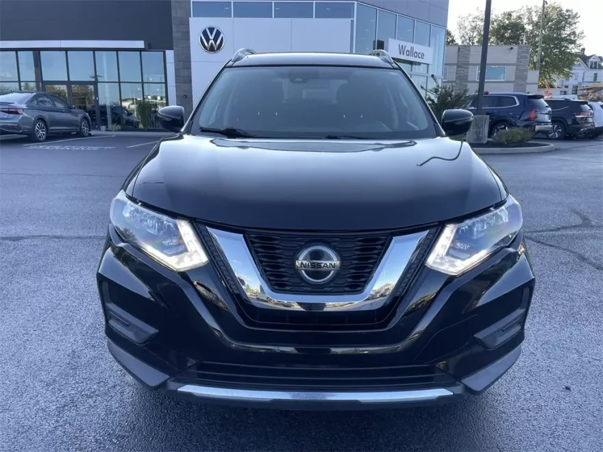 2020 Nissan Rogue SV photo 1