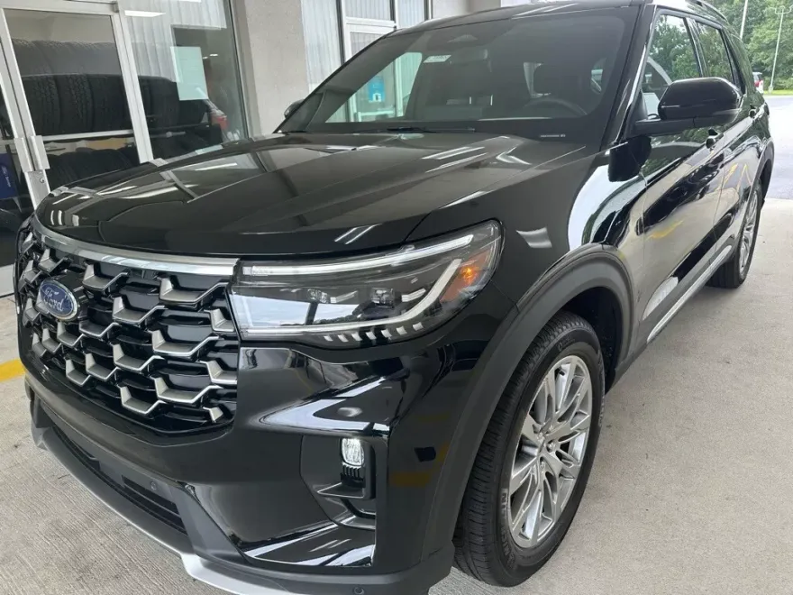 2025 Ford Explorer Platinum photo 1