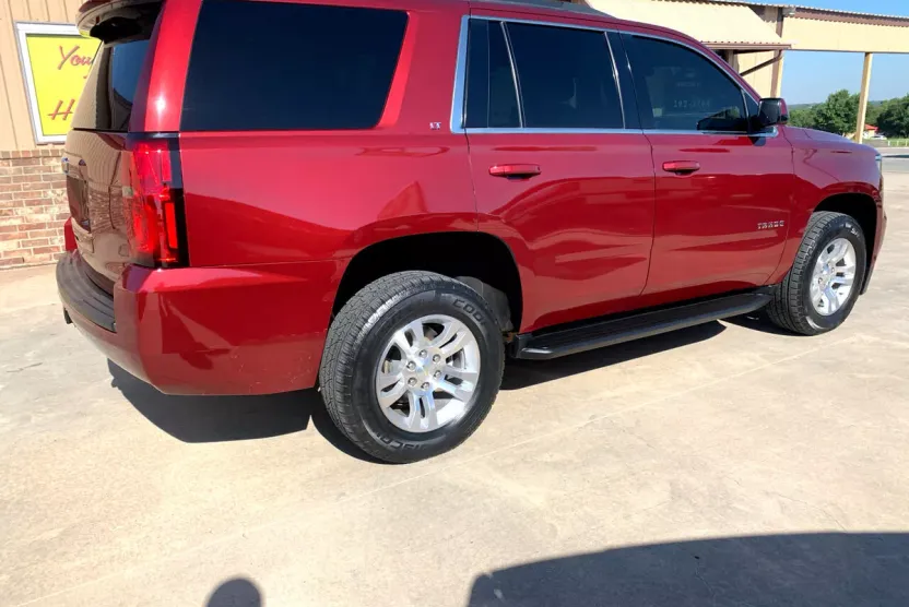 2017 Chevrolet Tahoe LT photo 1