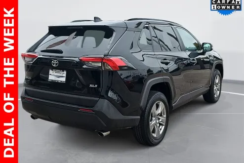 2023 Toyota RAV4 XLE photo 3