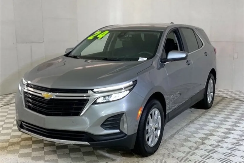 2024 Chevrolet Equinox LT photo 1