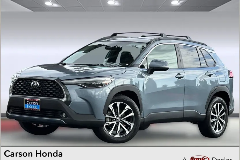 2024 Toyota Corolla Cross XLE photo 1