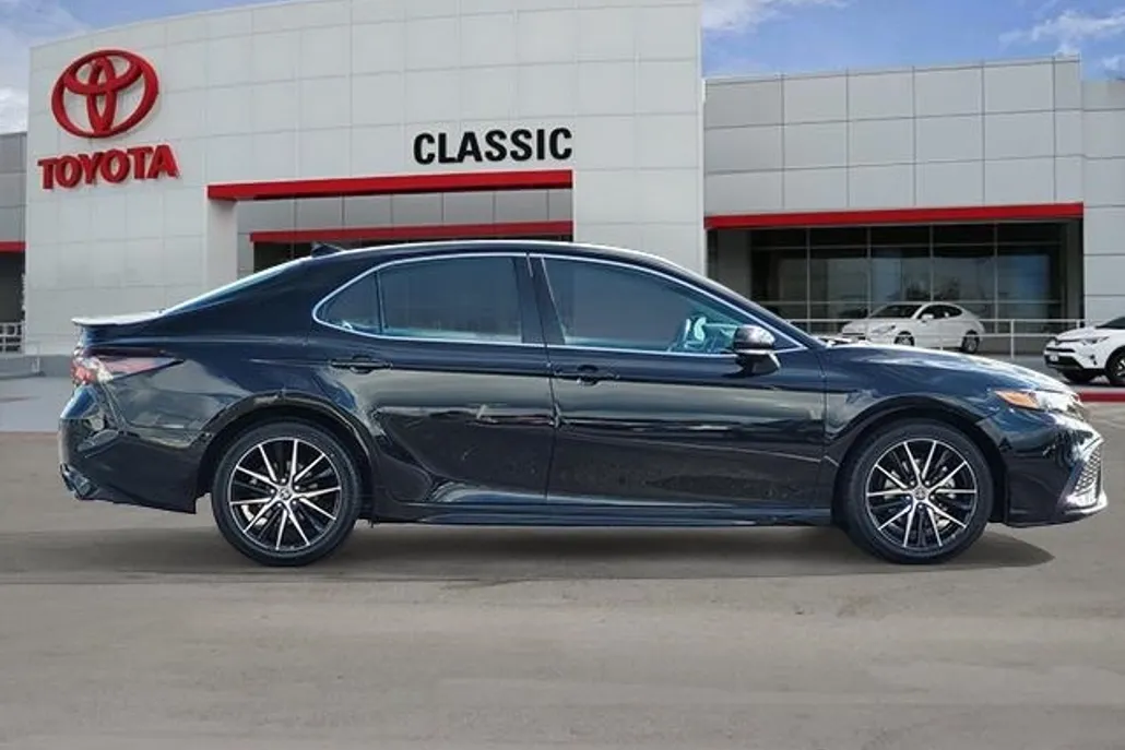 2023 Toyota Camry SE photo 1