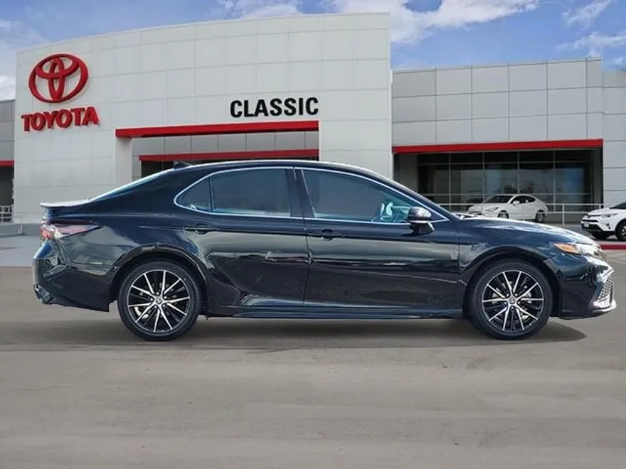 2023 Toyota Camry SE photo 1