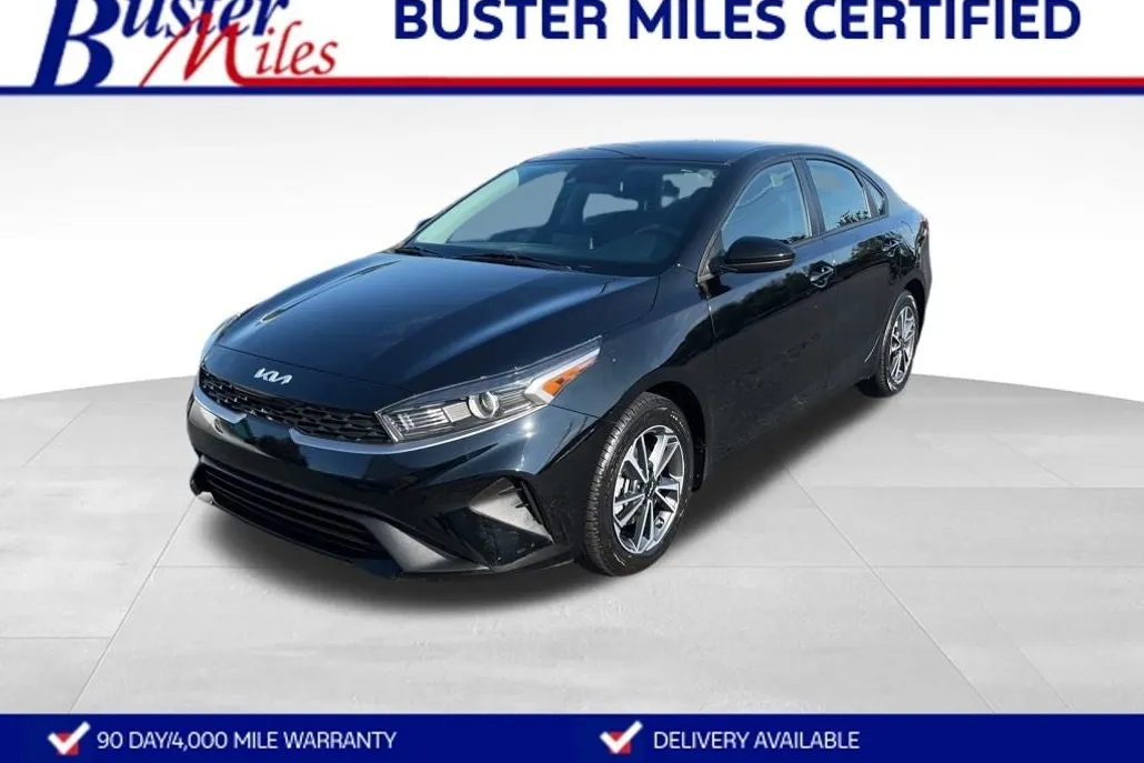 2022 Kia Forte LXS photo 1