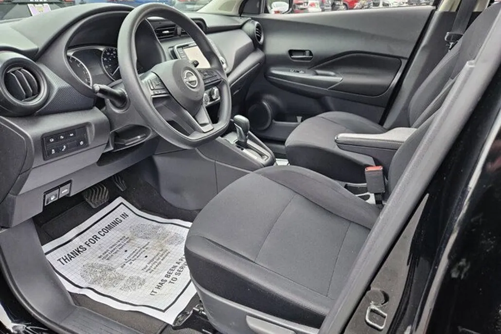 2023 Nissan Kicks S photo 1