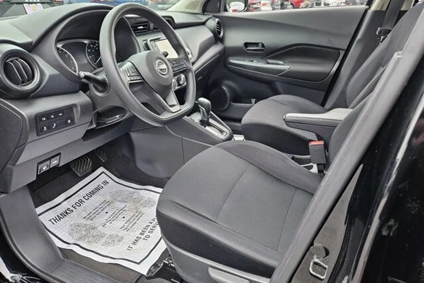 2023 Nissan Kicks S photo 1