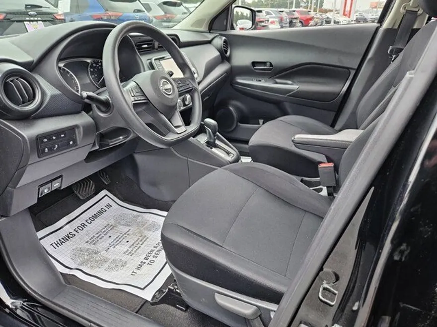 2023 Nissan Kicks S photo 1