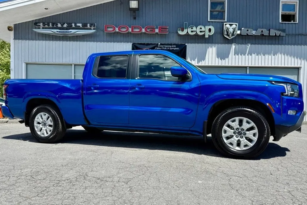 2024 Nissan Frontier SV photo 1