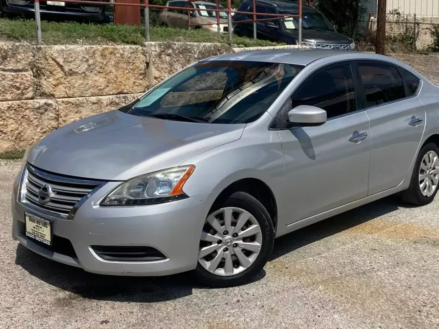 2014 Nissan Sentra photo 1