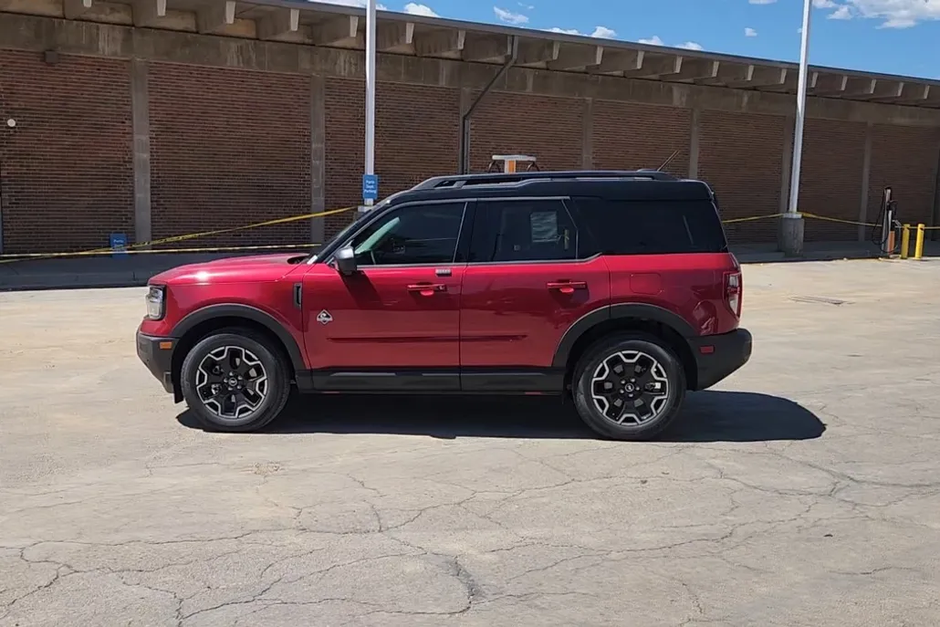 2025 Ford Bronco Sport Outer Banks photo 1