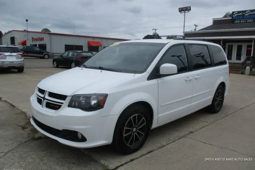 2017 Dodge Grand Caravan GT photo 1